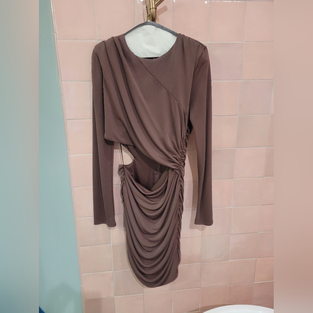 Astr The Label rouched dress with side cutout